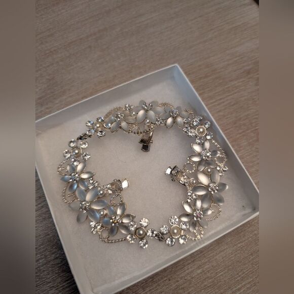 Bridal Wedding Tiara Headband W/ Floral  Rhinestones with 3 Hair Clips - Picture 7 of 8